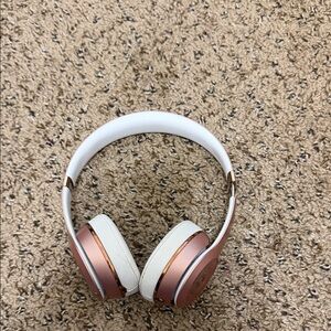 Beats SOLO3 Wireless Over-Ear Headphones - Rose Gold and White
